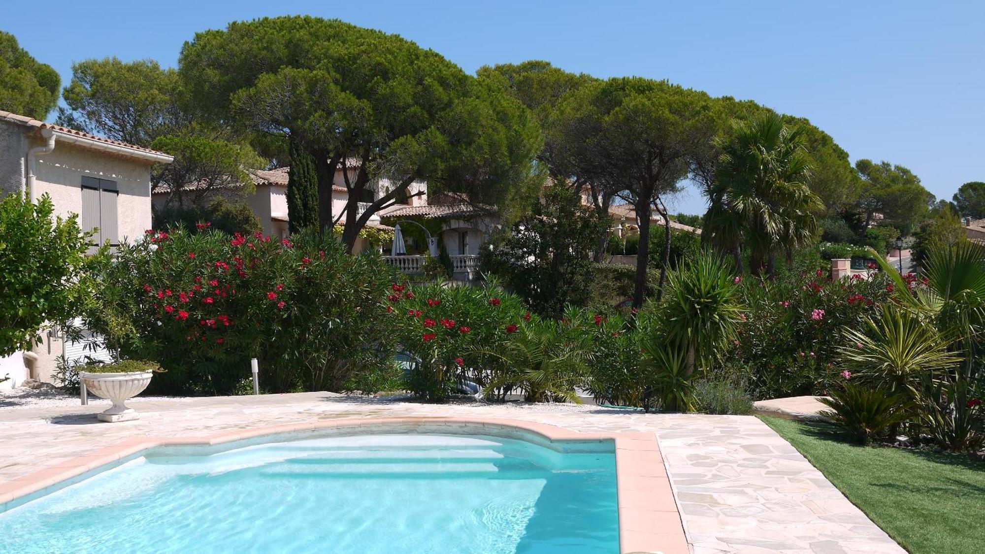 Grand Appartement Dans Maison Avec Piscine Privee Fréjus Eksteriør bilde